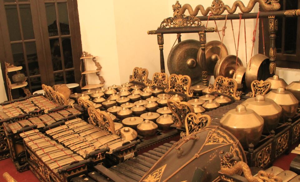 Gamelan, alat musik bagian dari kesenian Jawa